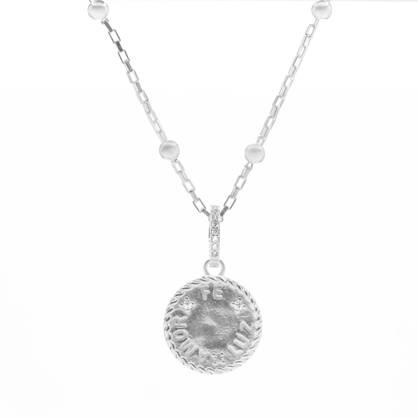 Collar Enchapado en Plata Diseño Esferas Lisas con Valier de Circones y Colgante Placa " AMOR , FE , LUZ "